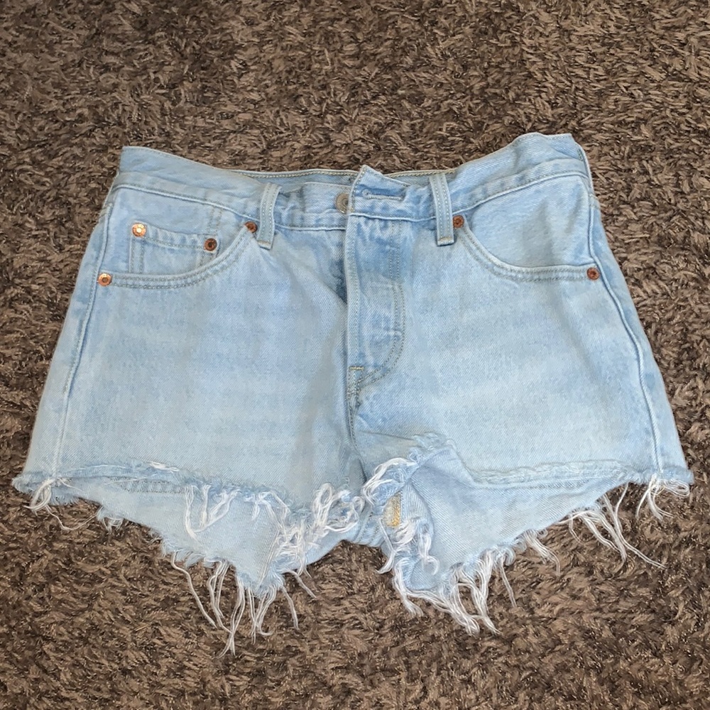 Light wash Levi denim shorts